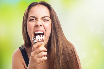 Autsch! Warum eine leckere Kugel Eis Zahnschmerzen verursachen kann