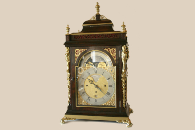 Bracket-Clock