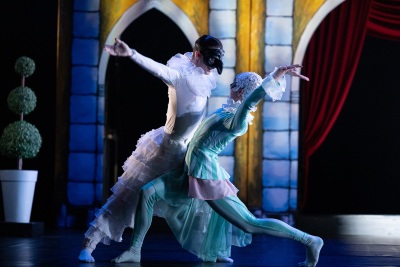 Foto aus Pulcinella mit Tänzer Giovanni Cancemi und Tänzerin Aiste Stankeviciute