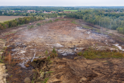Drohnenaufnahme Schwelbrand Restloch Rusendorf vom 28. August 2026, Quelle: LMBV/Christian Horn
