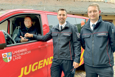 Übergabe des neuen Fahrzeuges an die Jugendfeuerwehr.