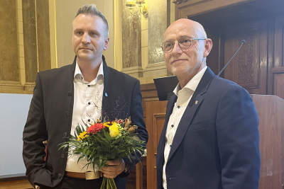Thomas Schnabel (l.) nach seiner Wahl zum hauptamtlichen Beigeordneten.