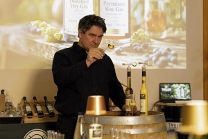 Axel Erler beim Tasting der TRILLER Hofmanufaktur 