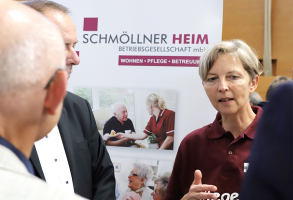 Verschiedene Pflegeeinrichtungen, hier die Schmöllner Heimbetriebsgesellschaft, waren als Aussteller auf der JOB Chance.